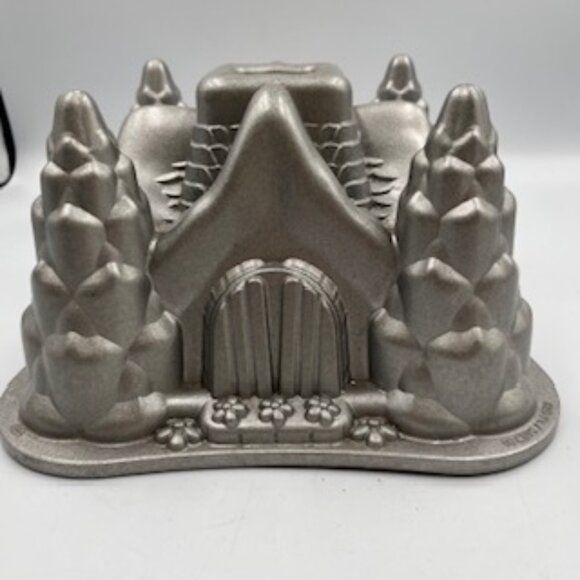 Nordic ware Castle Bundt Pan Cast Aluminum Non Stick 10 Cup Made USA - Picture 3 of 11